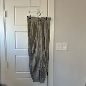 Lululemon
Women’s Lightweight Drawstring Jogger Pants - Taupe